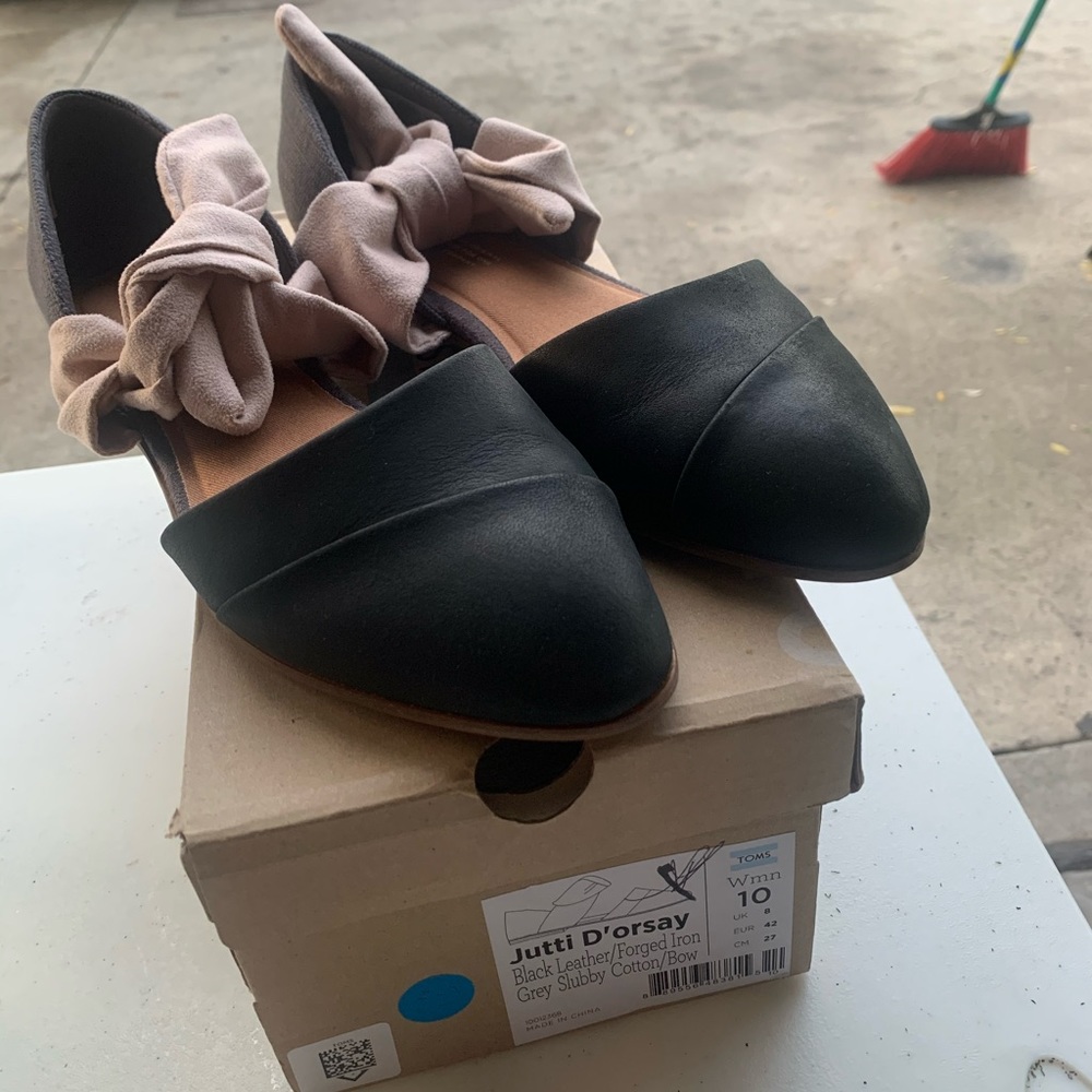 Toms - Picture 2 of 3